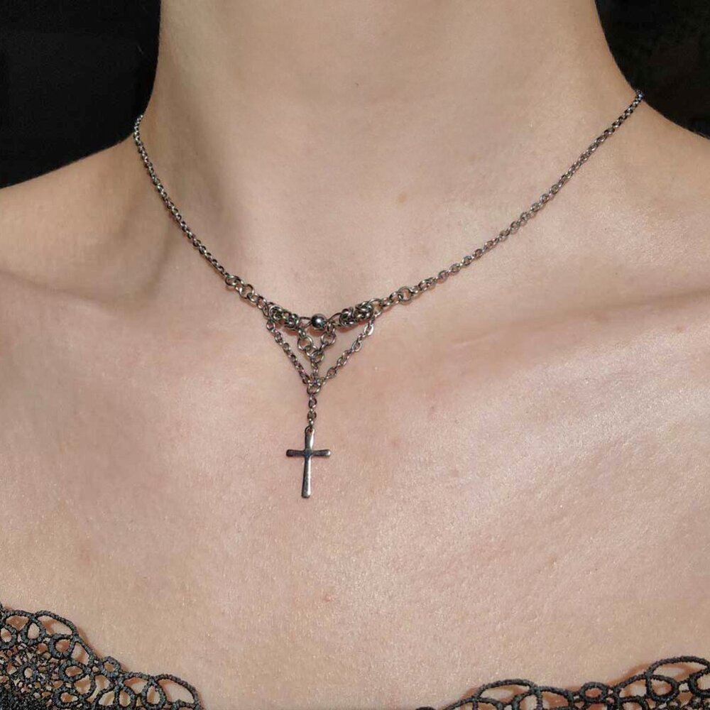 Gothic dainty silver cross necklace - Picture 2 of 9